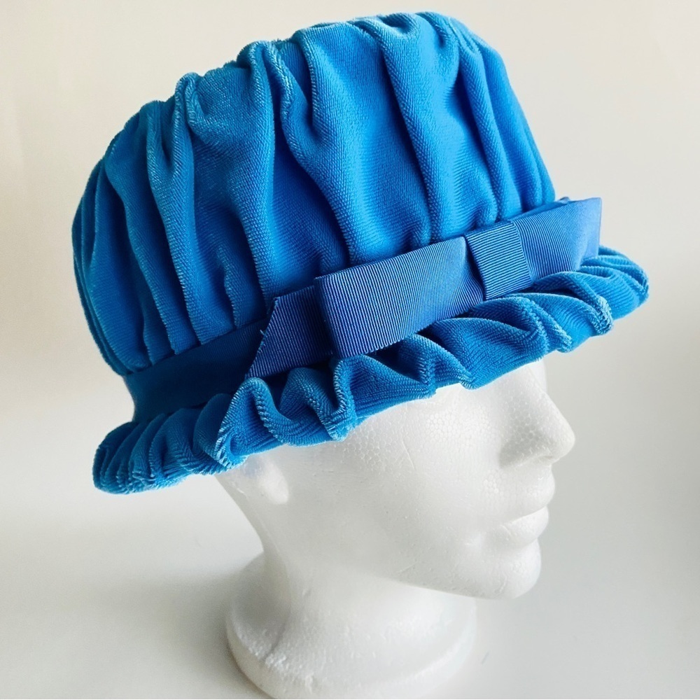 Vintage 50s / 60s blue velvet bucket hat with bow
